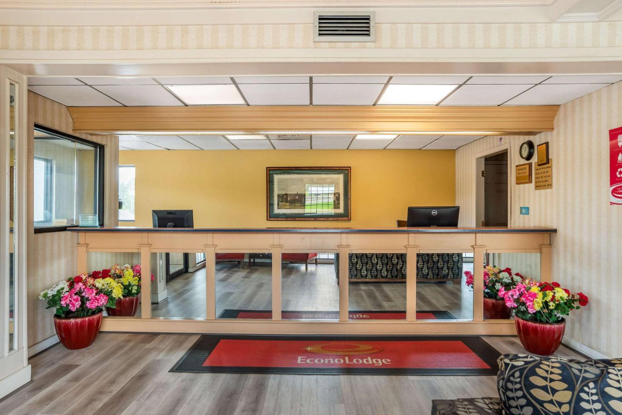 Econo Lodge Inn & Suites Philadelphia Exterior photo