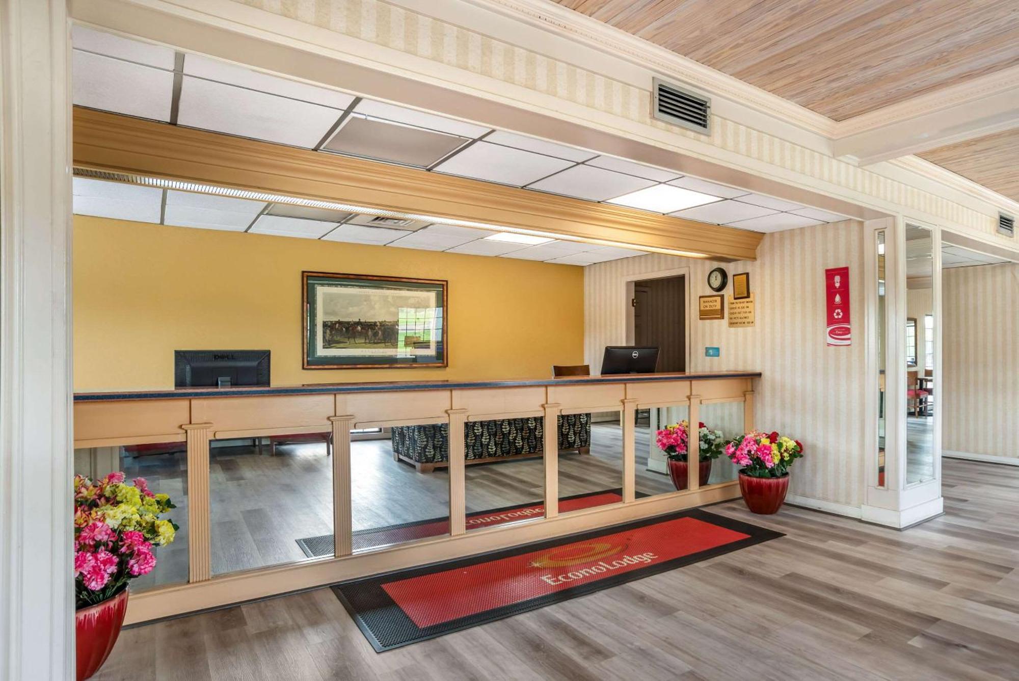 Econo Lodge Inn & Suites Philadelphia Exterior photo