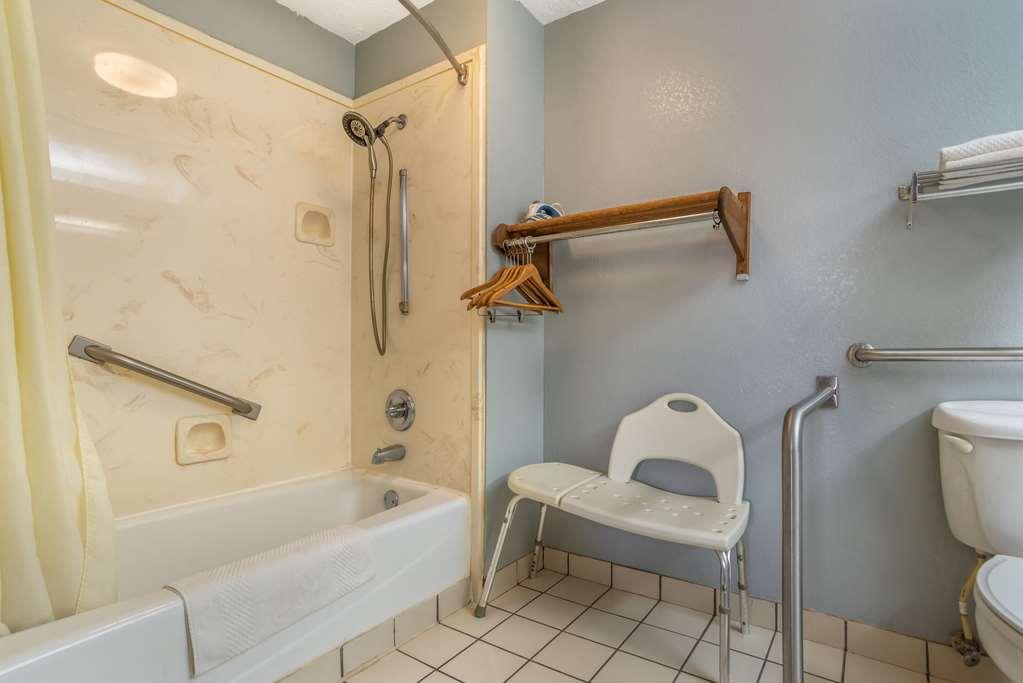Econo Lodge Inn & Suites Philadelphia Room photo