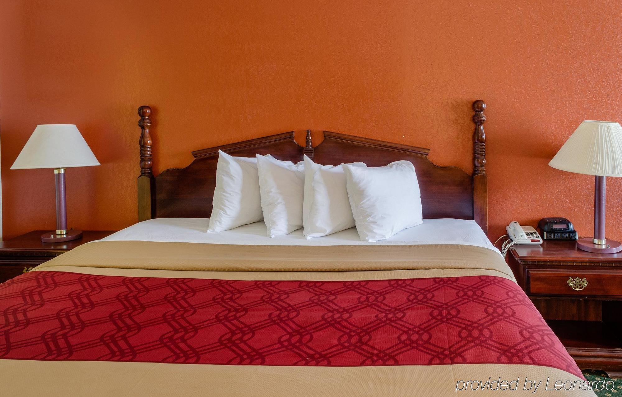 Econo Lodge Inn & Suites Philadelphia Exterior photo