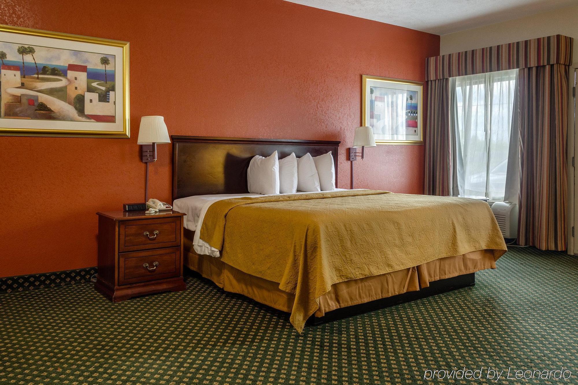 Econo Lodge Inn & Suites Philadelphia Exterior photo
