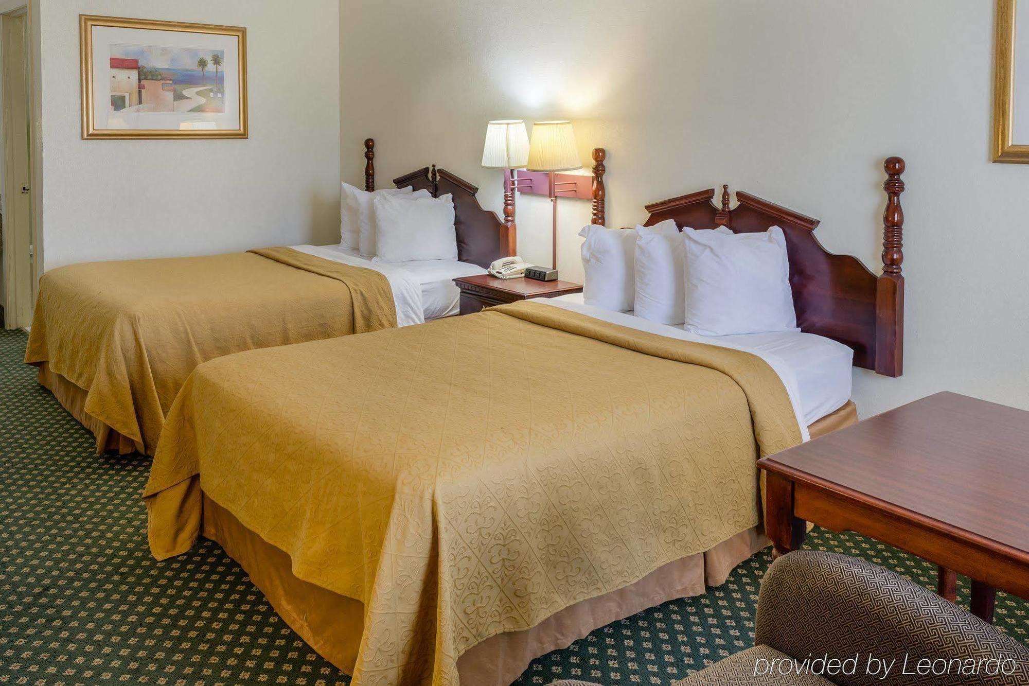 Econo Lodge Inn & Suites Philadelphia Exterior photo