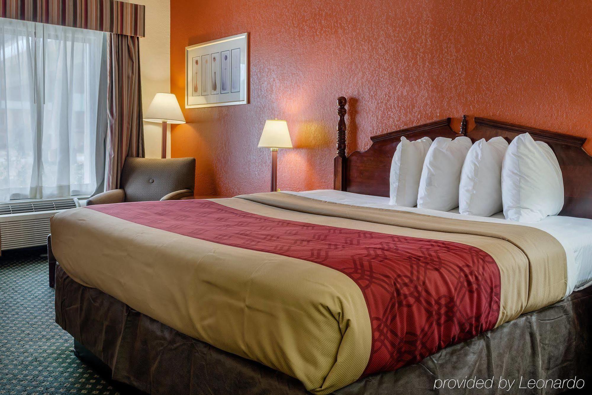 Econo Lodge Inn & Suites Philadelphia Exterior photo